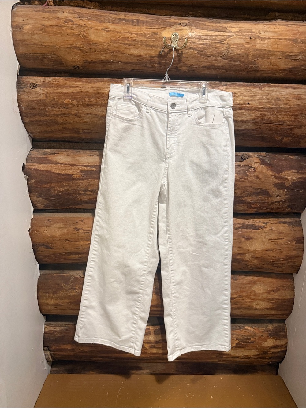 😍2!!! Great Condition J. McLaughlin White Straight-Leg Jeans